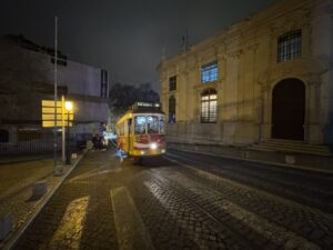 Lisbon - Peak of Public Transport an Misbehaviour